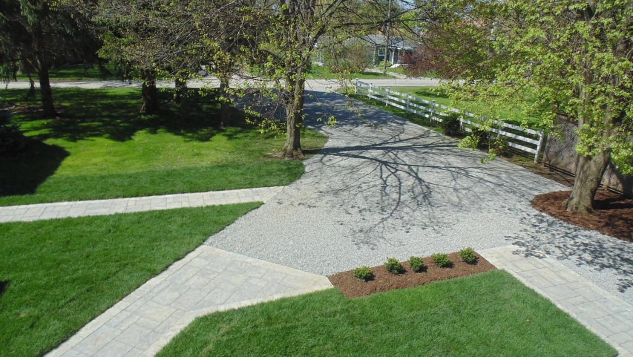 Carriage House On Kent Bed & Breakfast Niagara-on-the-Lake Exterior photo