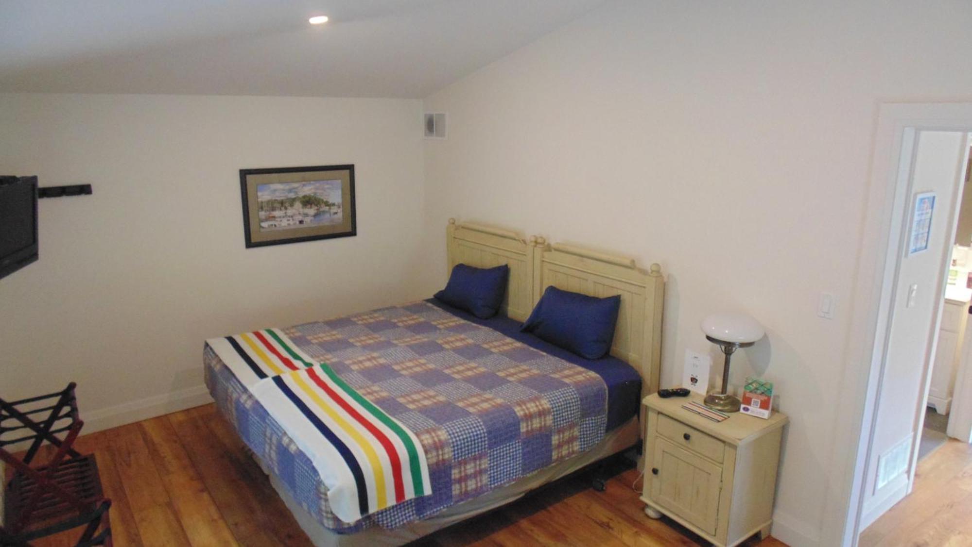 Carriage House On Kent Bed & Breakfast Niagara-on-the-Lake Exterior photo