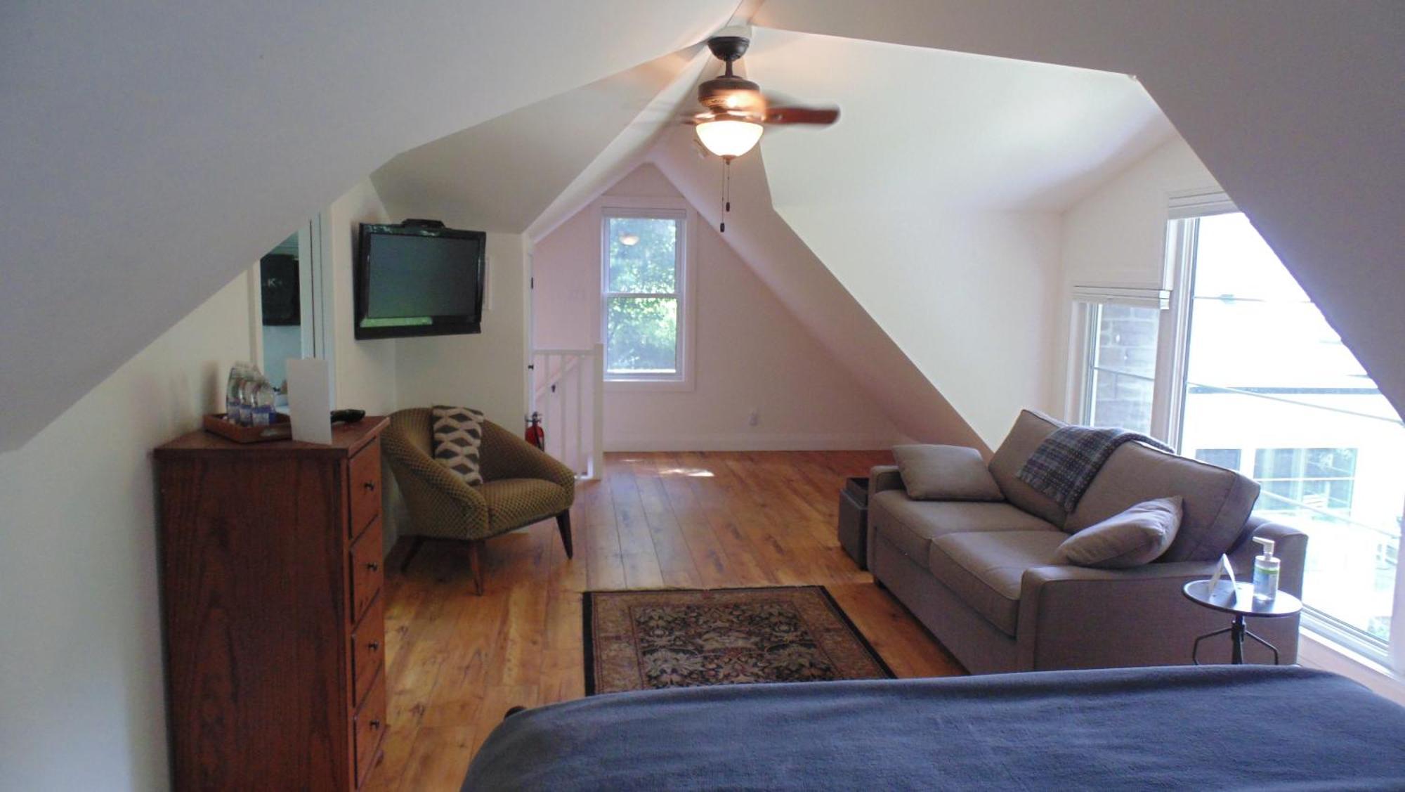 Carriage House On Kent Bed & Breakfast Niagara-on-the-Lake Exterior photo